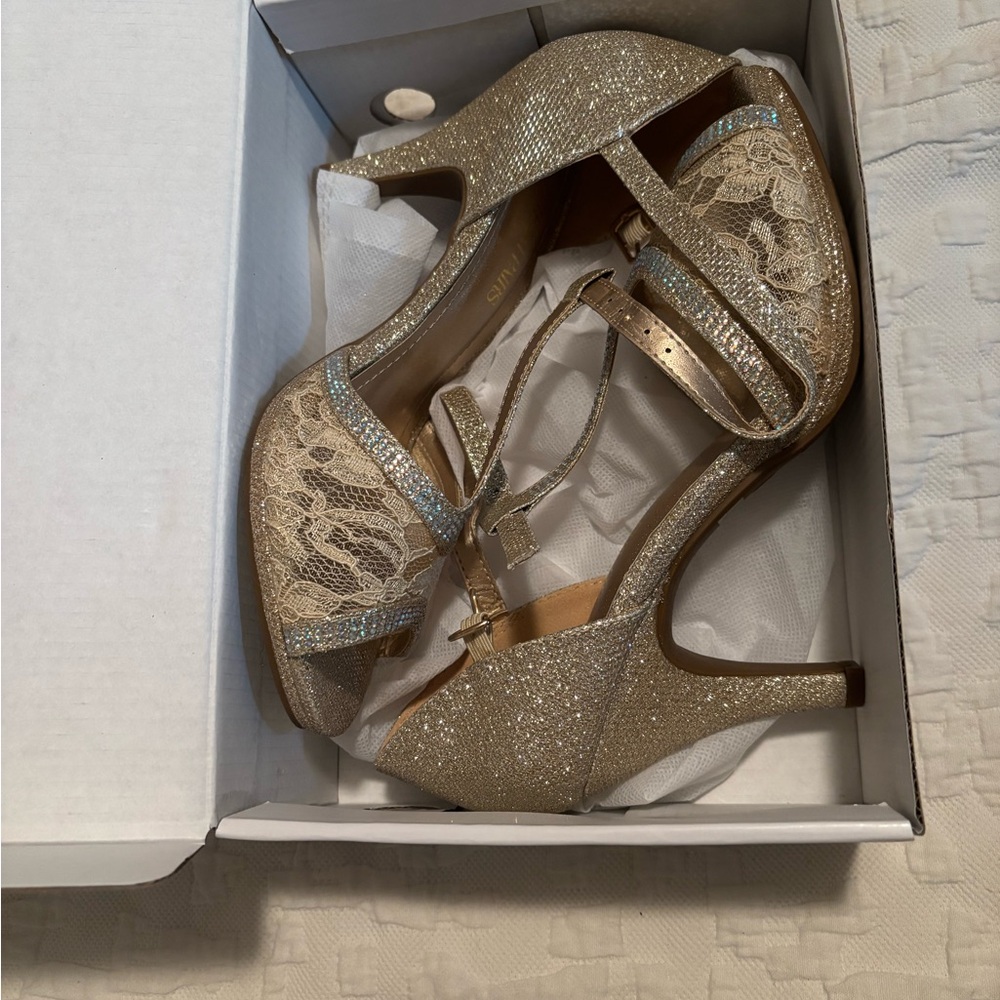 Elegant Gold Lace Women's Heels